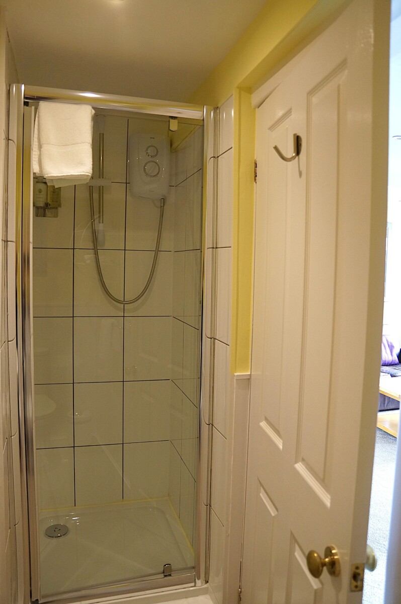 New Photos for SuperKing Twin Ensuite with partial river views 7